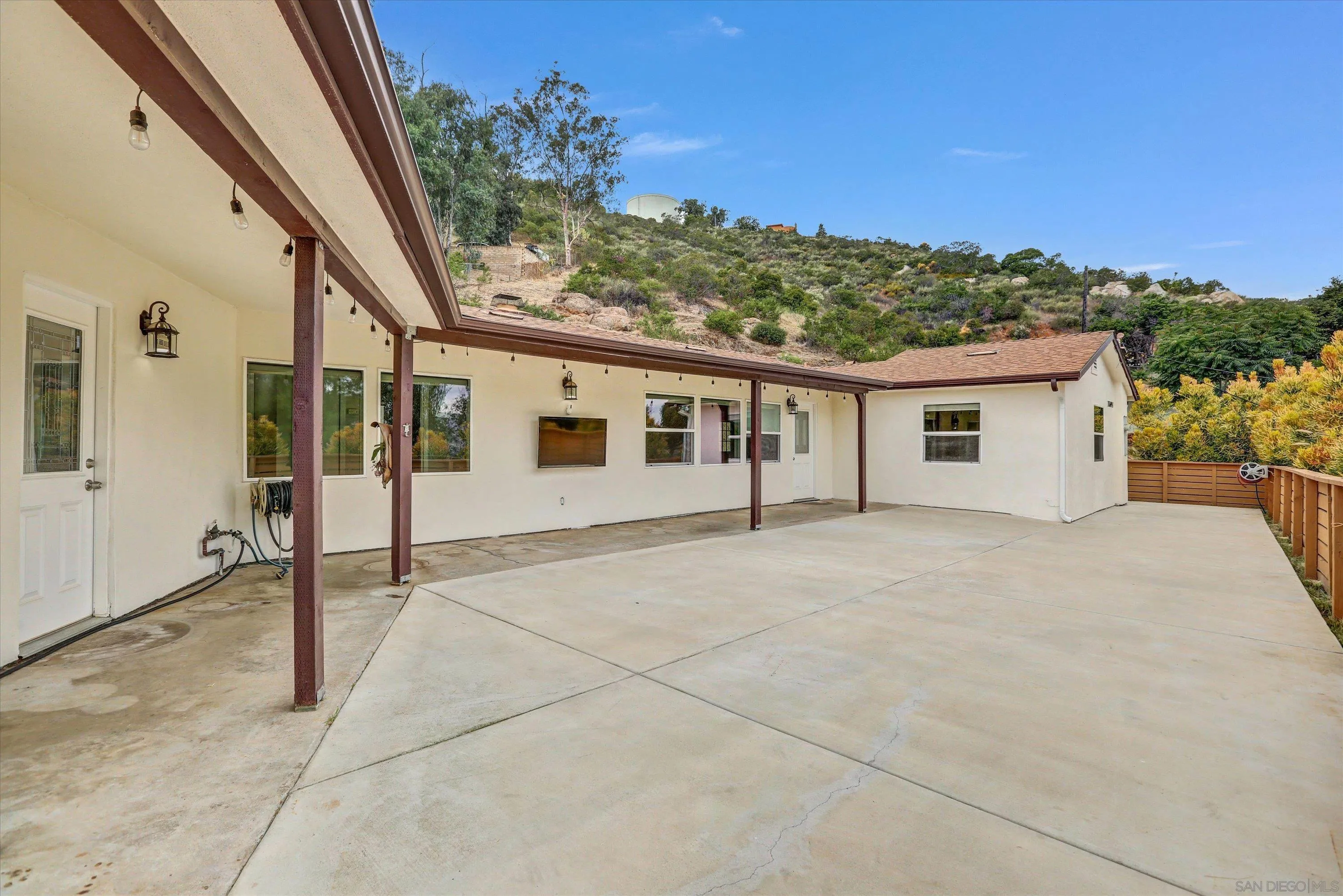 https://cdn.realtyfeed.com/cdn/127/250032102/03486831edf97907f1d355bc4676b917.webp
