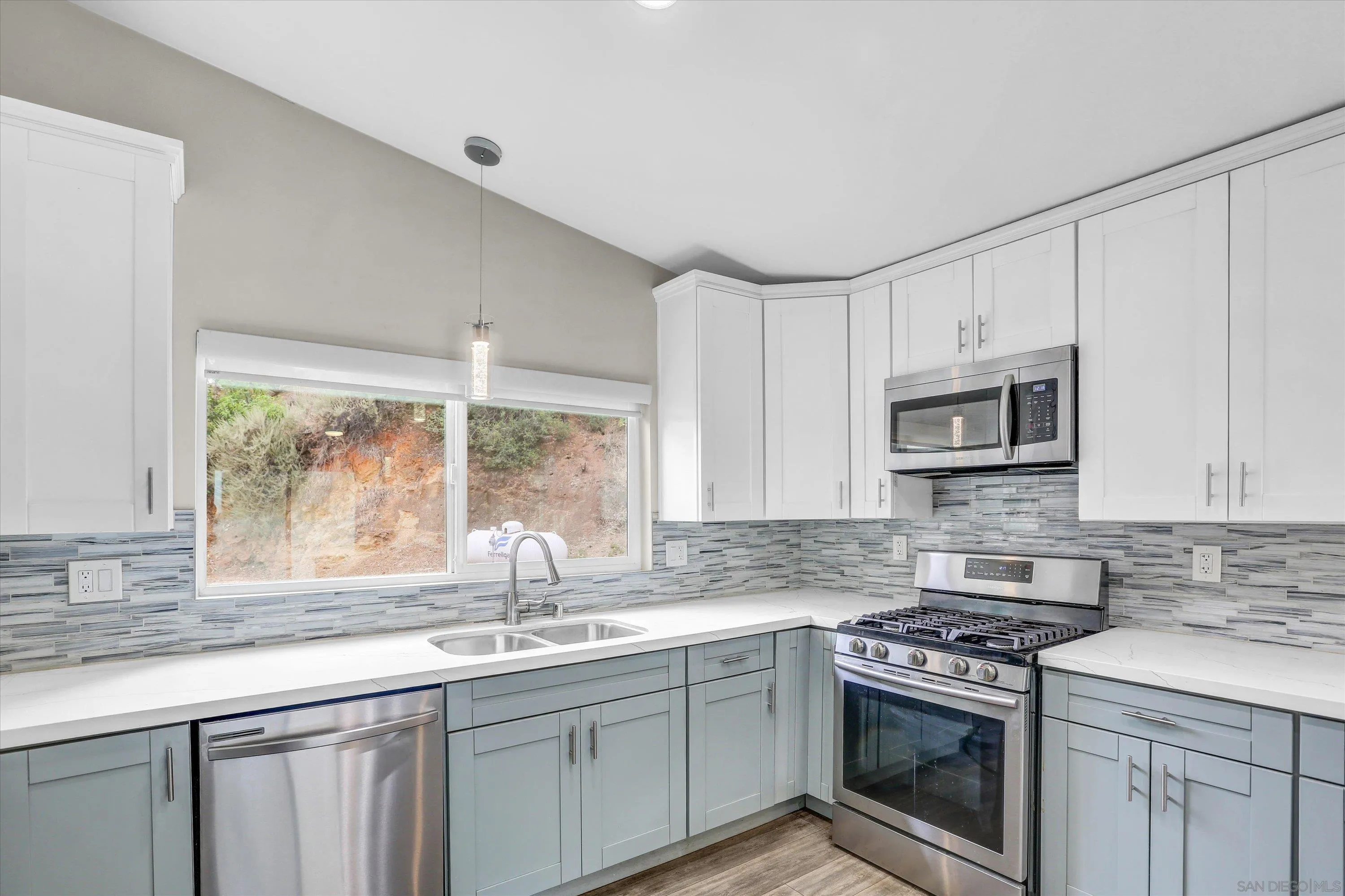 https://cdn.realtyfeed.com/cdn/127/250032102/11642242aea446cd7756c82246370585.webp