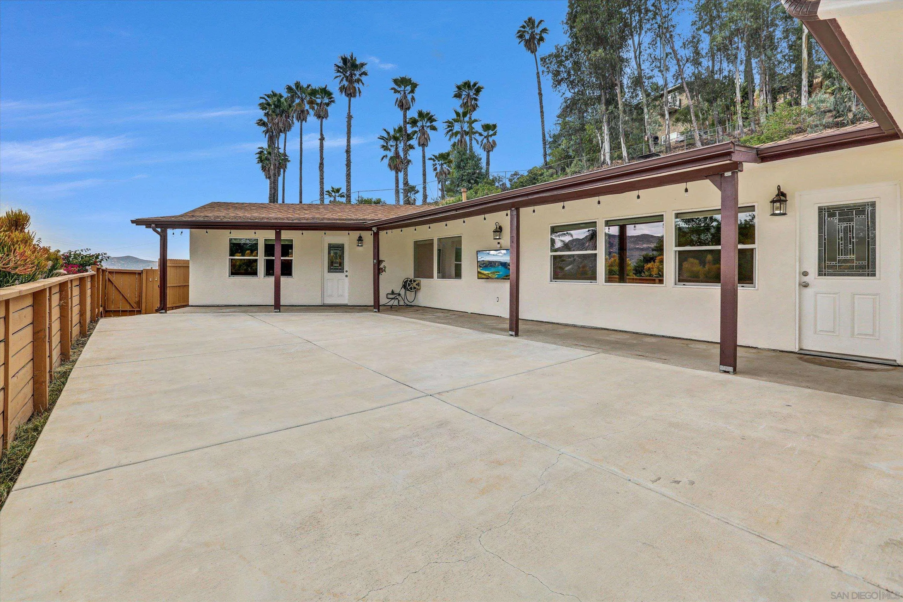 https://cdn.realtyfeed.com/cdn/127/250032102/1766a0ec99c1f5131cee7c88a3cfa1d8.webp