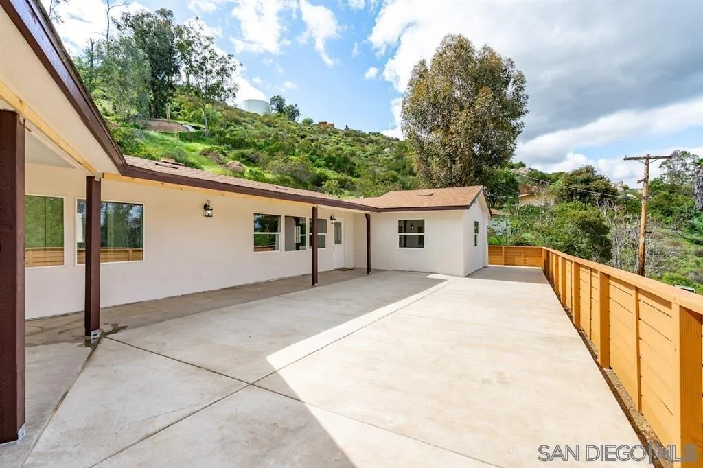 https://cdn.realtyfeed.com/cdn/127/250032102/221518a4b3f67435fd22d278509585b8.webp