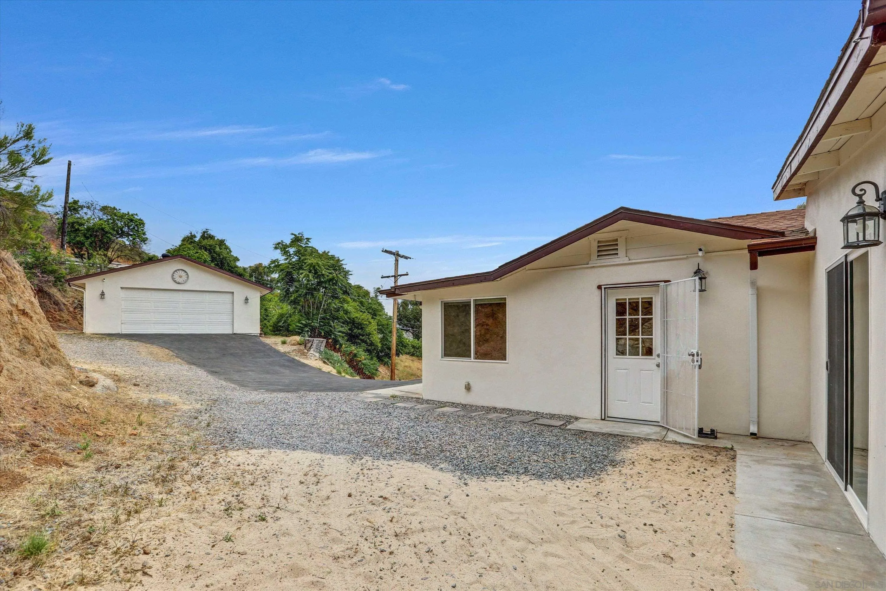 https://cdn.realtyfeed.com/cdn/127/250032102/60ab8e9a443696fbbdedbb684c722f08.webp