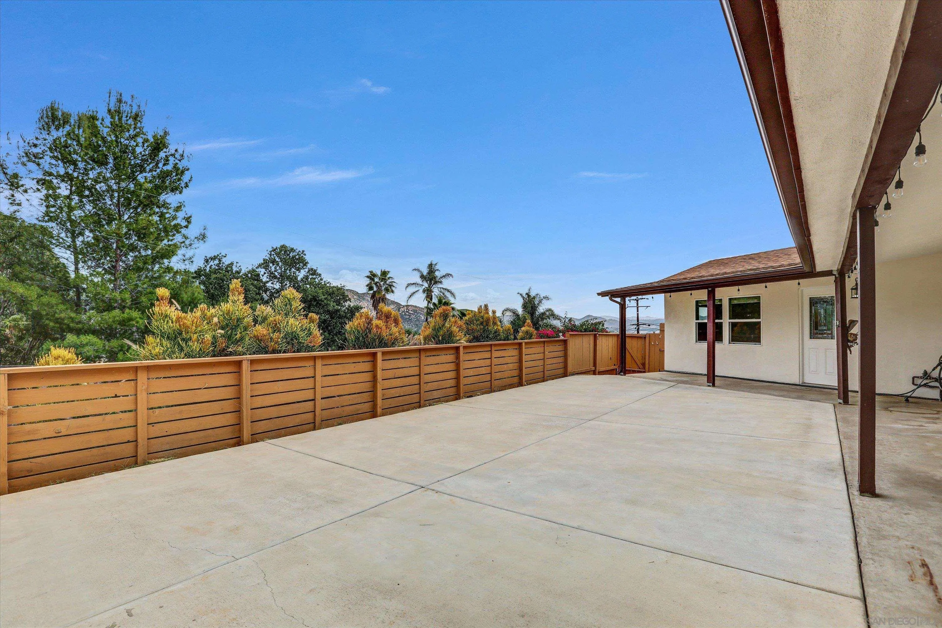 https://cdn.realtyfeed.com/cdn/127/250032102/6886c4f2eb49669c74307c57f874b351.webp