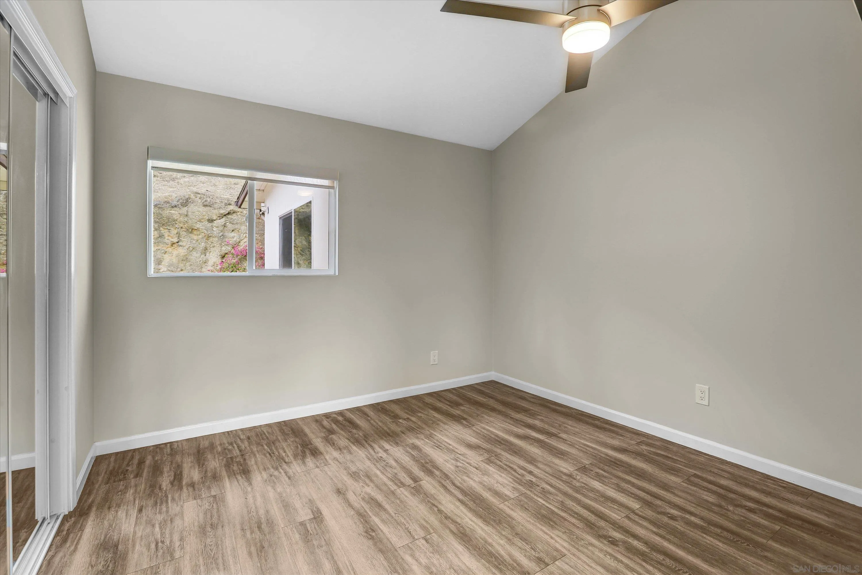 https://cdn.realtyfeed.com/cdn/127/250032102/702a959a466207dd277624e7e3691f4d.webp