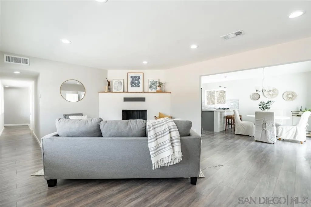 https://cdn.realtyfeed.com/cdn/127/250032102/9d3a6f071f9a5cb77a2cbadf1518b839.webp