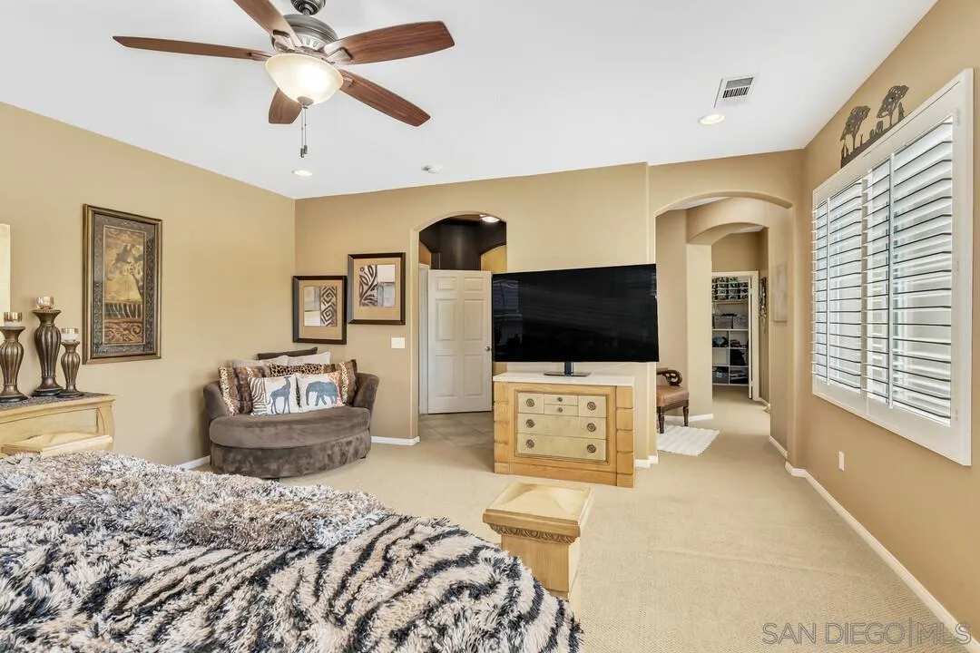 https://cdn.realtyfeed.com/cdn/127/250032104/24b0596c1b6bac16399fe030edd46ae9.webp