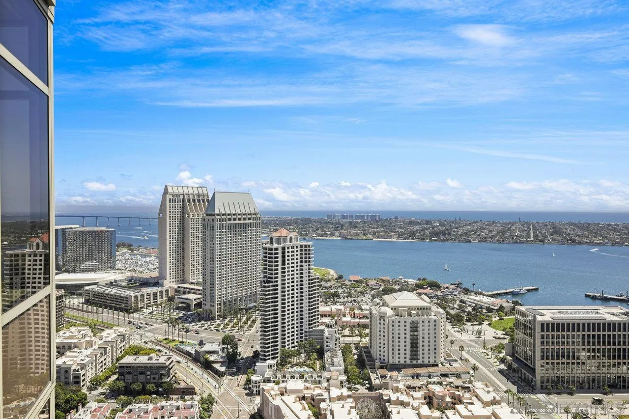 https://cdn.realtyfeed.com/cdn/127/250032125/aa8b3fb4bee838c208af724fcefb9c66.webp