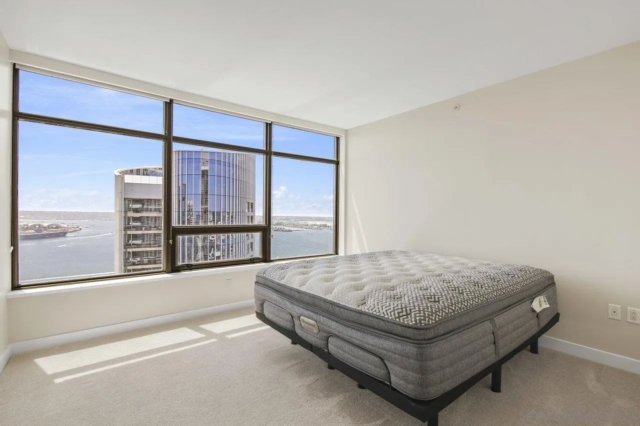 https://cdn.realtyfeed.com/cdn/127/250032125/ff7cb2fbb43b65adc445477dbcec3aa1.webp