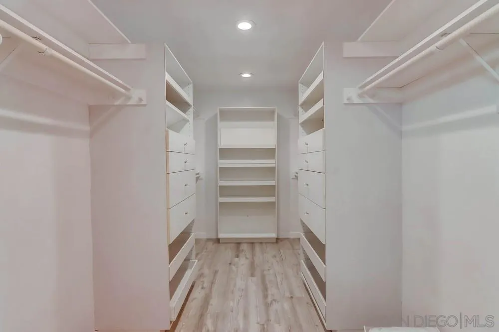 https://cdn.realtyfeed.com/cdn/127/250032136/a4ae451fa6391b2e55034d876041dfae.webp