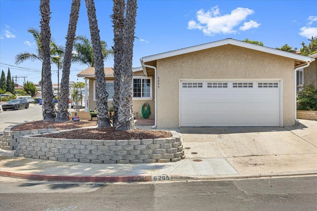 https://cdn.realtyfeed.com/cdn/127/250032141/8cd82d3c1bc348ec92d54d89bcdb110f.webp