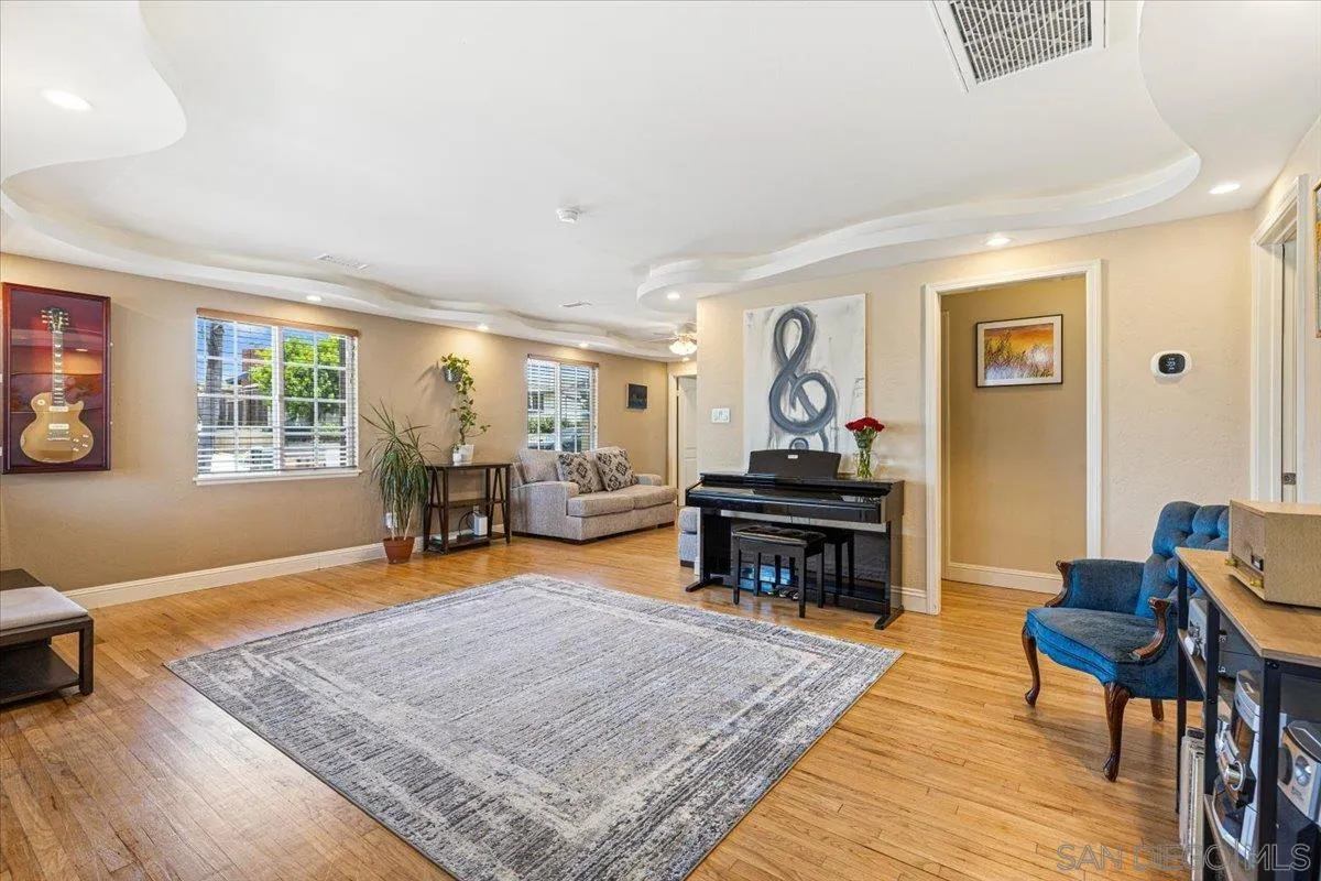https://cdn.realtyfeed.com/cdn/127/250032141/a94edcb5409d498cd50ef0b529a2eeb3.webp