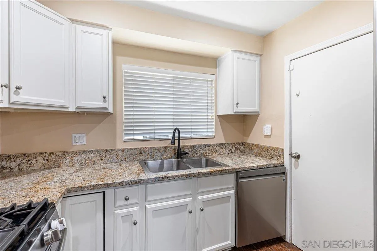 https://cdn.realtyfeed.com/cdn/127/250032141/f4f7ab120ab1e91002af112d40fa1330.webp