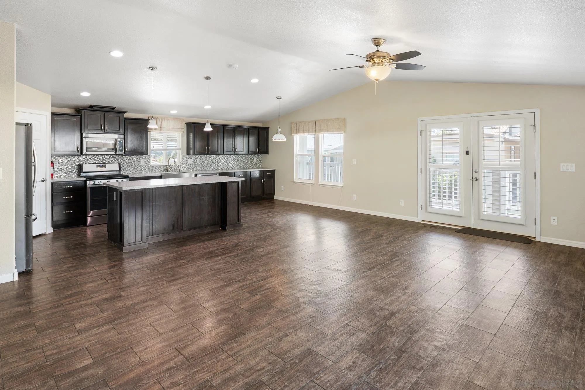 https://cdn.realtyfeed.com/cdn/127/250032143/043c7cdfd0db2b62dd48c8035c1f94ac.webp