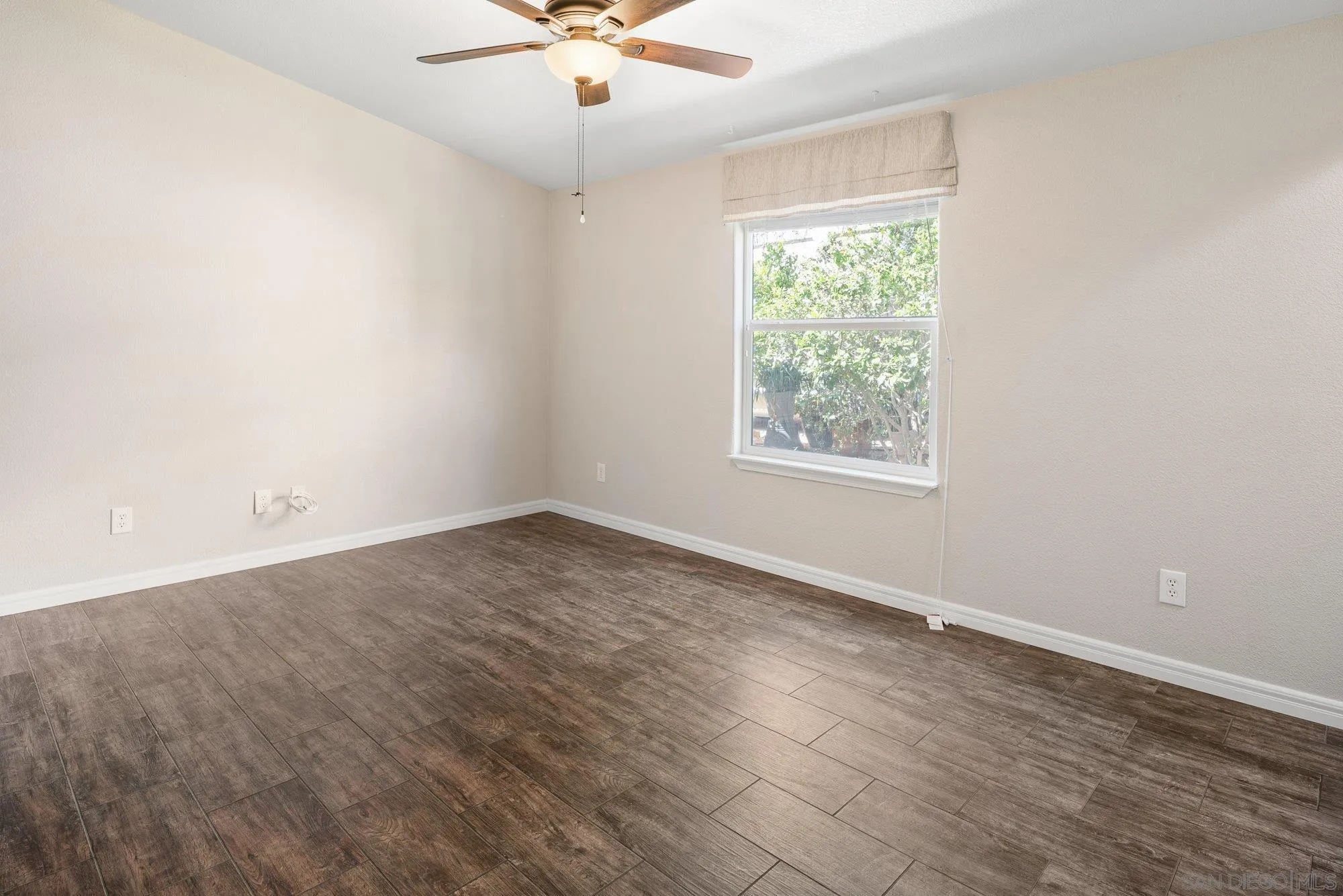 https://cdn.realtyfeed.com/cdn/127/250032143/490d2f099fc77d3e87ab1ff0ec6fa1fe.webp