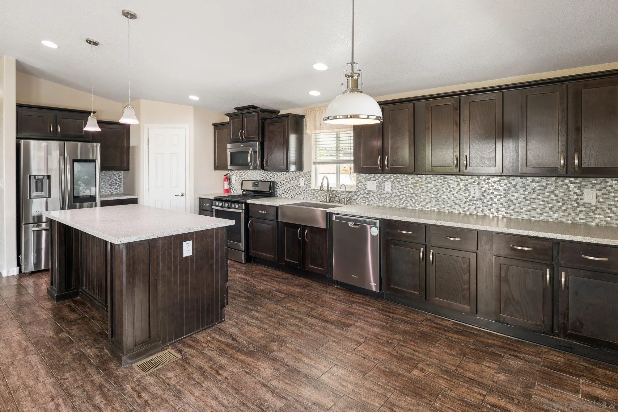 https://cdn.realtyfeed.com/cdn/127/250032143/6412477f4fb881a1c1790ae2e5819f18.webp