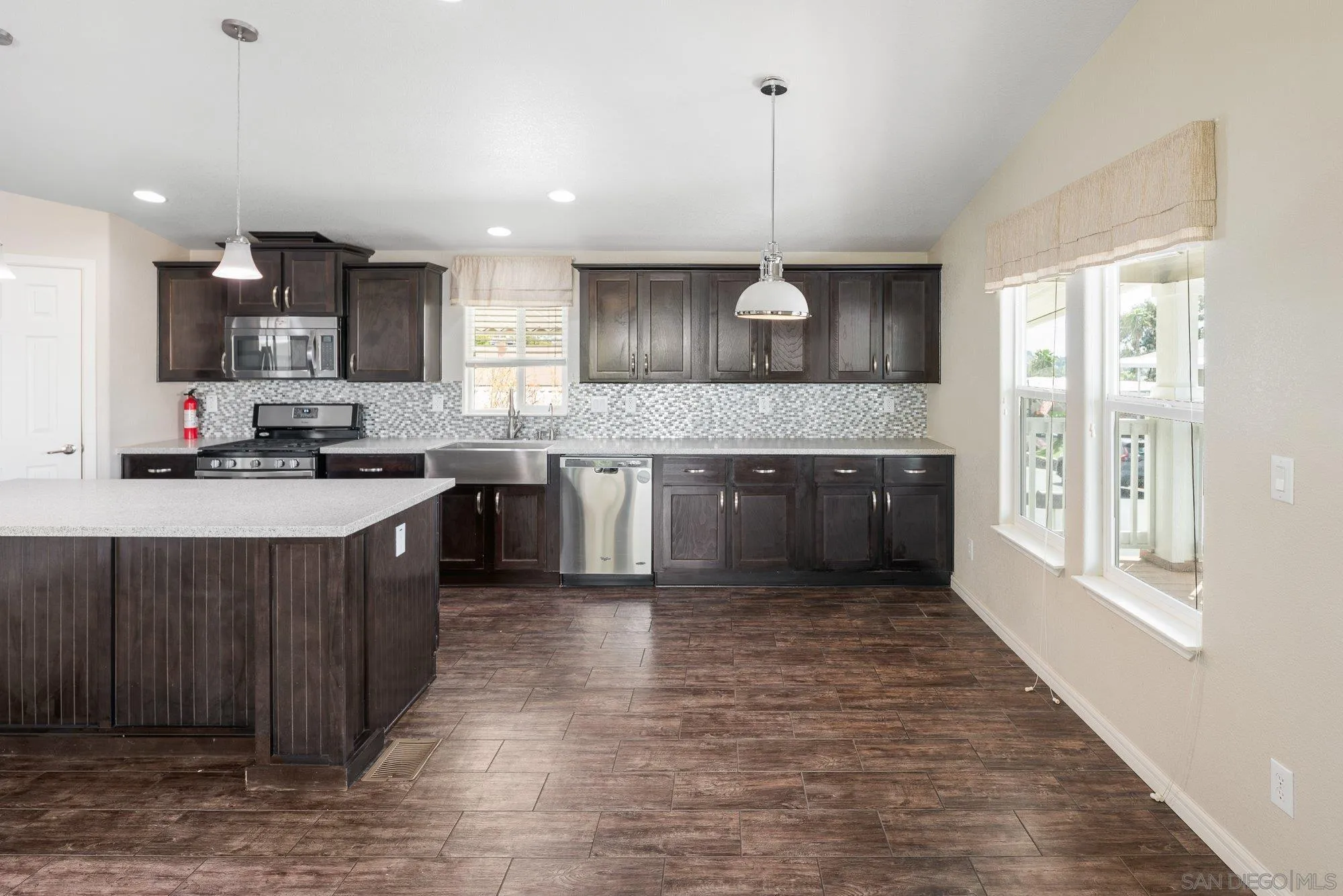 https://cdn.realtyfeed.com/cdn/127/250032143/7a578411648112ee01eb265a28d51298.webp