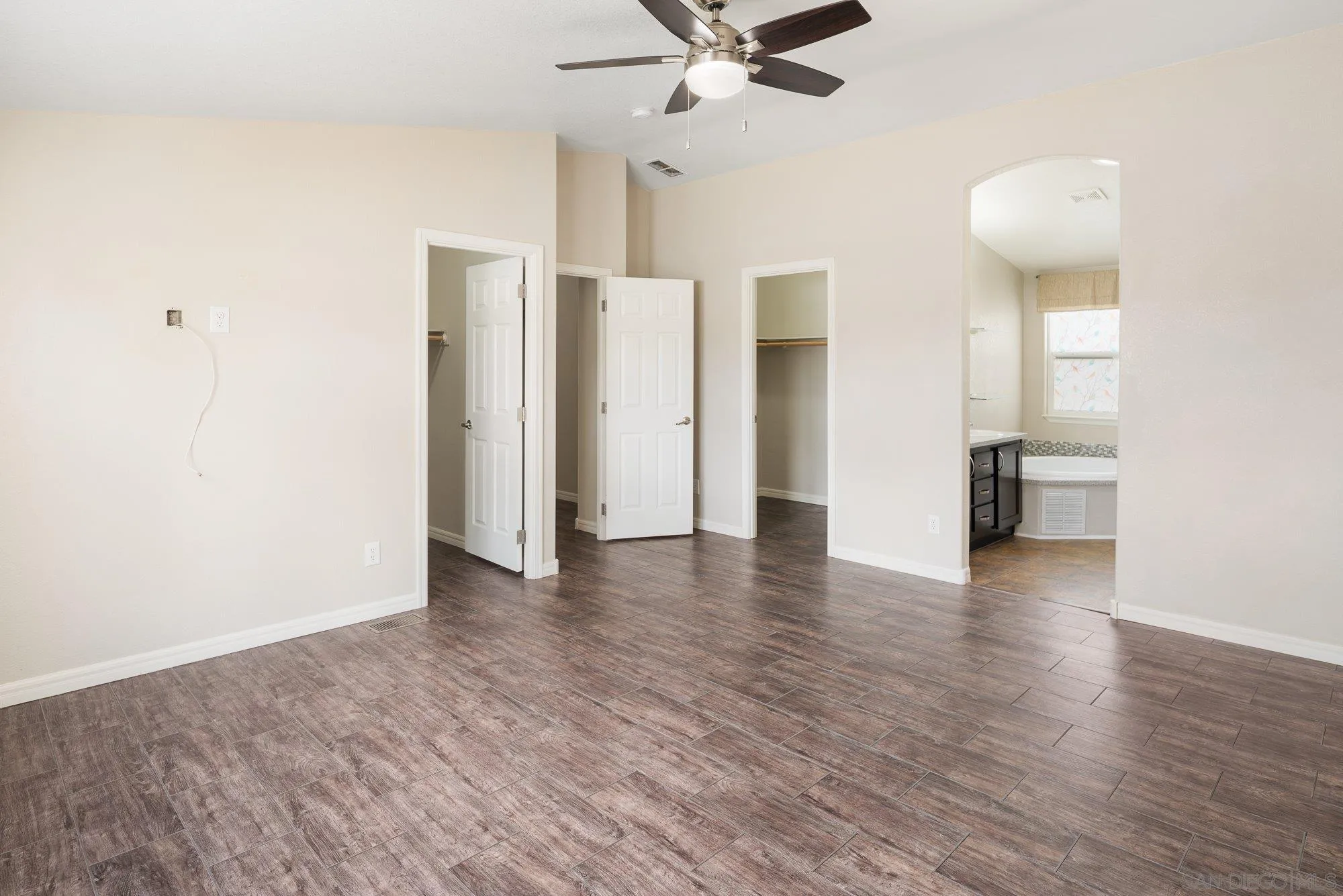 https://cdn.realtyfeed.com/cdn/127/250032143/b0f3b64e3a58c11188ae2a97877cdb2d.webp