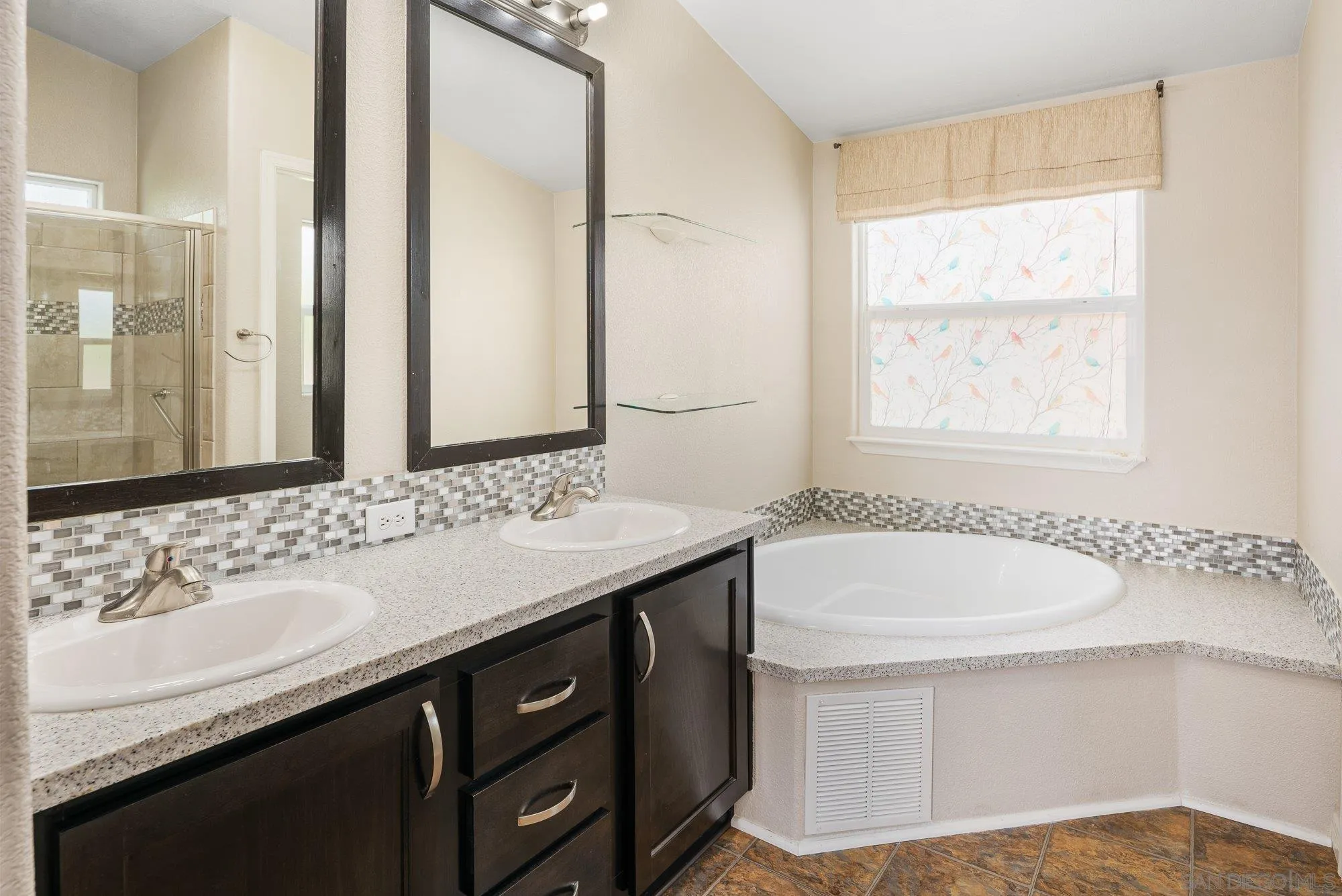 https://cdn.realtyfeed.com/cdn/127/250032143/c9bc8aa90d8f5a9744b76c4f09bc0e94.webp