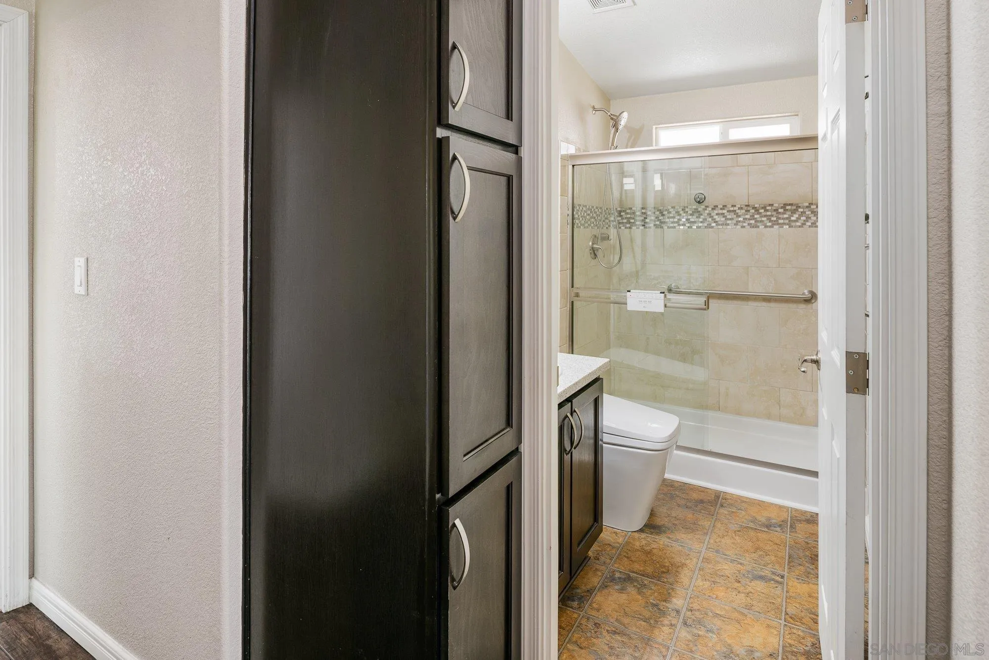 https://cdn.realtyfeed.com/cdn/127/250032143/e5a4ea6cfae281f799535ac19e2cb5e8.webp