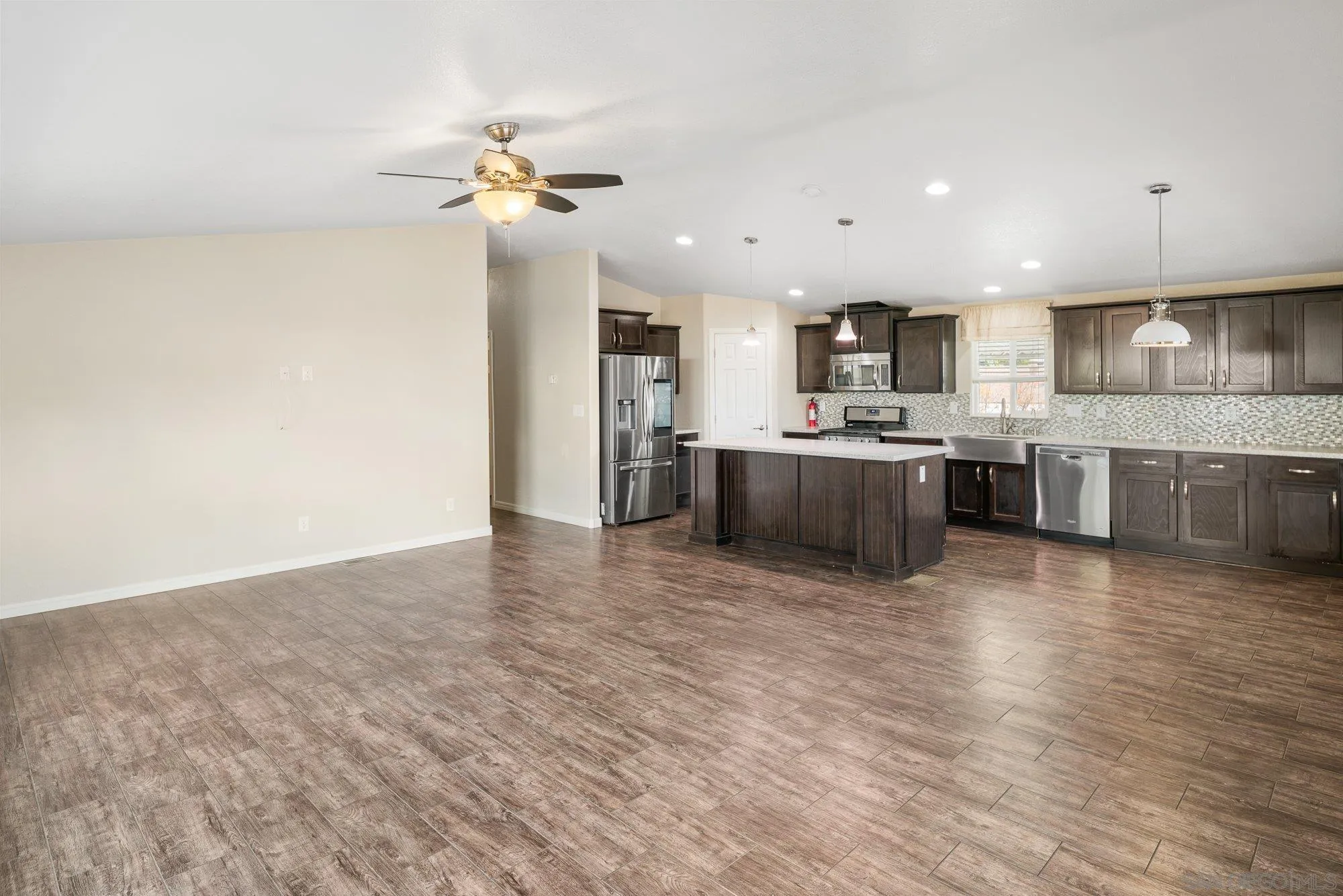 https://cdn.realtyfeed.com/cdn/127/250032143/fc4cf9ec3654d91125e62c445229c29f.webp