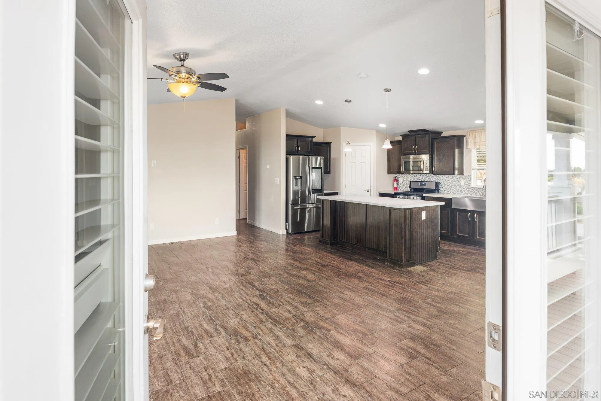 https://cdn.realtyfeed.com/cdn/127/250032143/fc767bdf8a922040584238ac9c3adaa8.webp