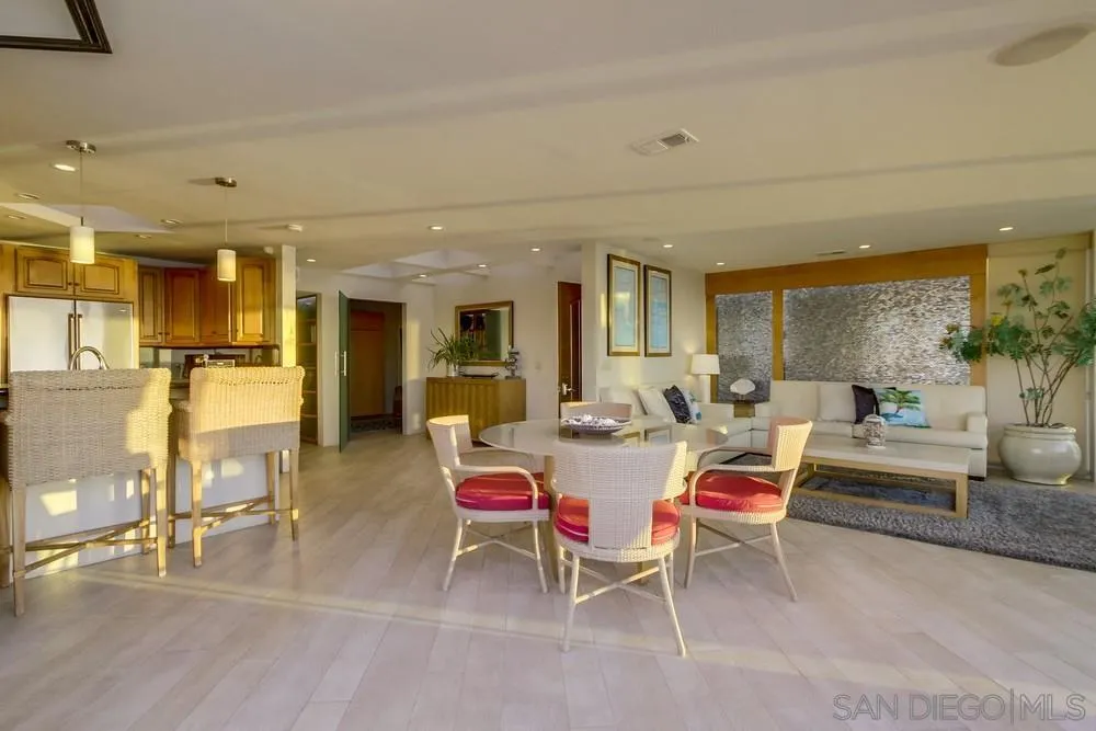 https://cdn.realtyfeed.com/cdn/127/250032146/4305a8c895d44b7f81643cf2f9f01afa.webp