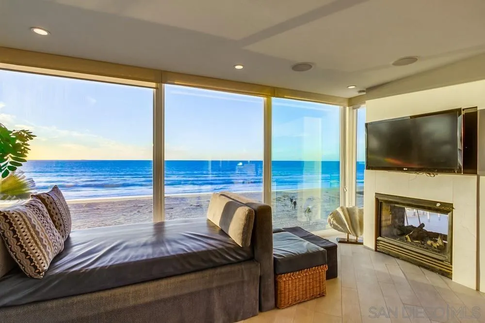 https://cdn.realtyfeed.com/cdn/127/250032146/f125cd8f19ddf1bff3f7bb4c07a6f817.webp