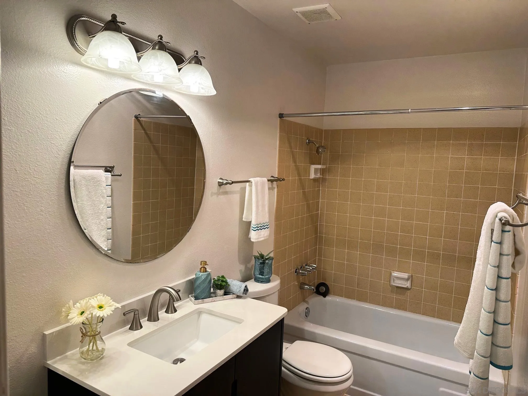 https://cdn.realtyfeed.com/cdn/127/250032163/7a4ed3361a104ac27d41e63da7ccd80d.webp