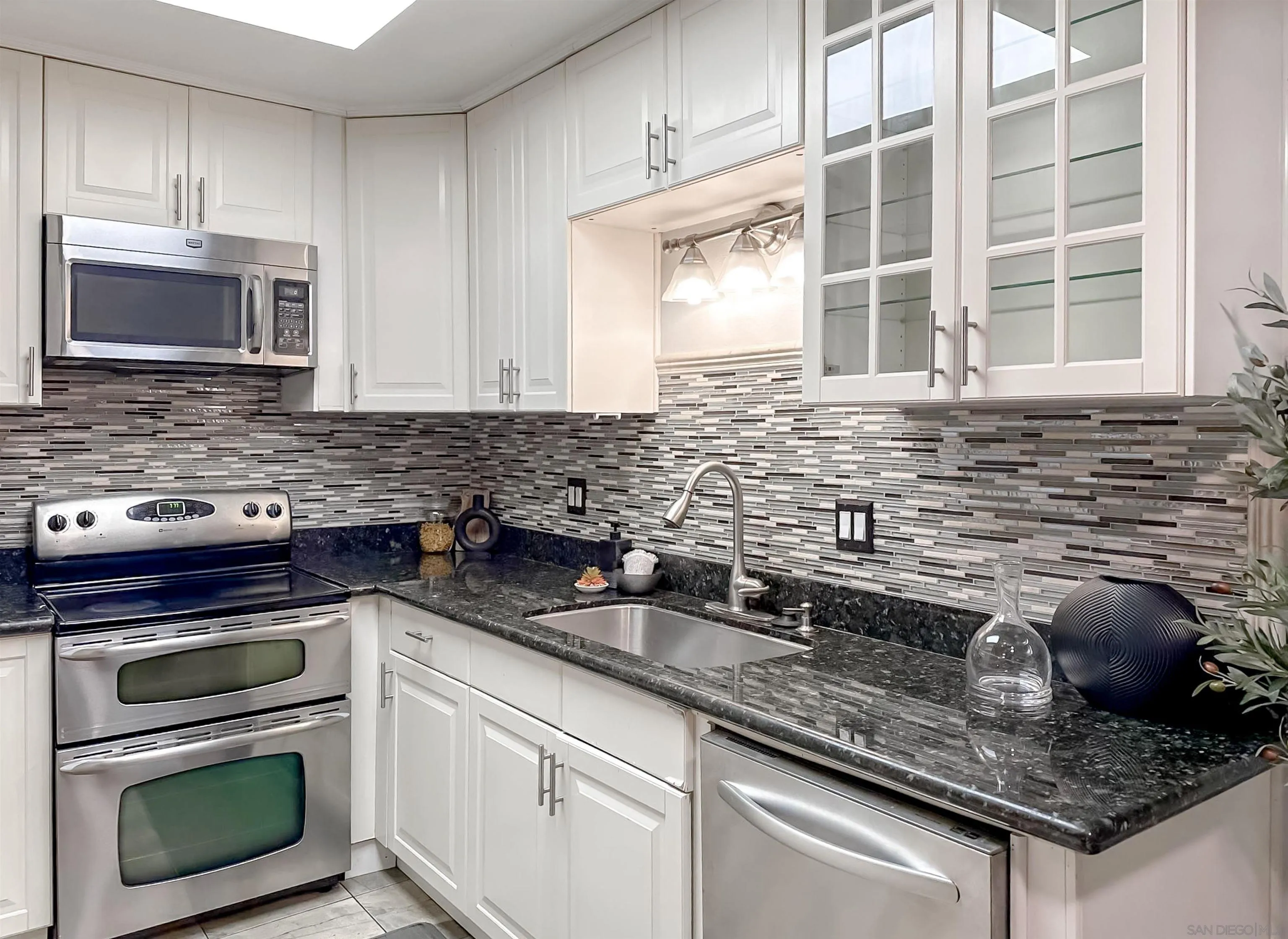 https://cdn.realtyfeed.com/cdn/127/250032163/f647dad324d411eaef759a2a68a2c67f.webp