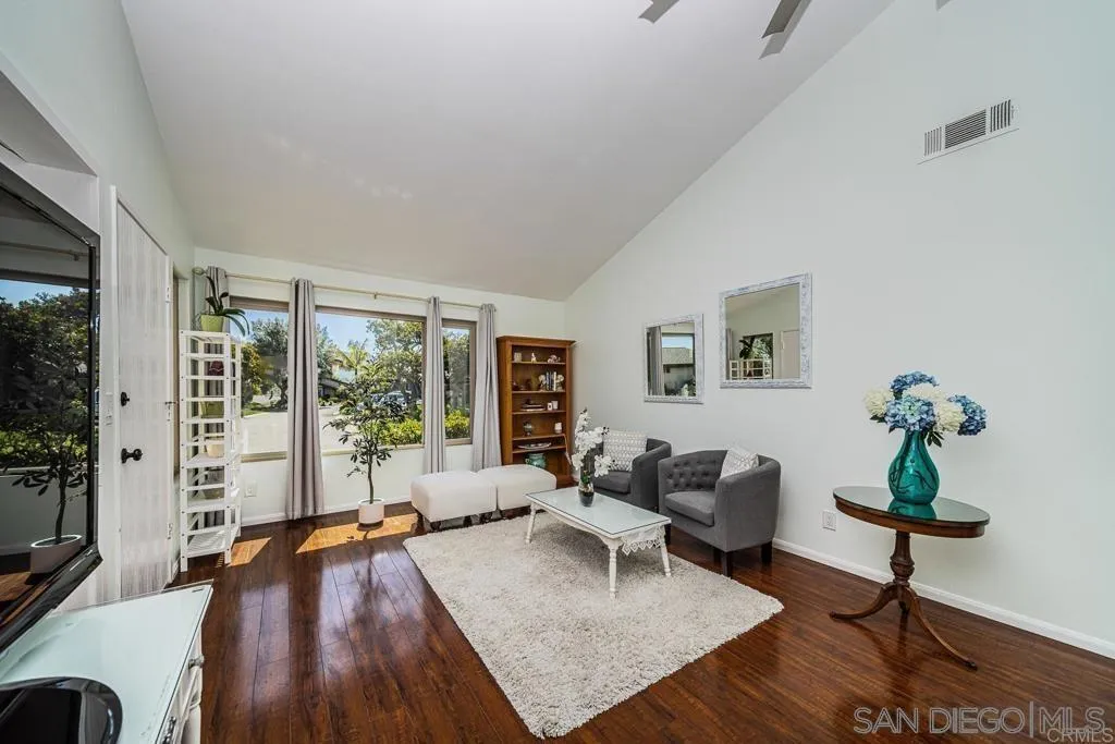 https://cdn.realtyfeed.com/cdn/127/250032165/75ff8bc2afa1443a3353cbc3924b96d6.webp