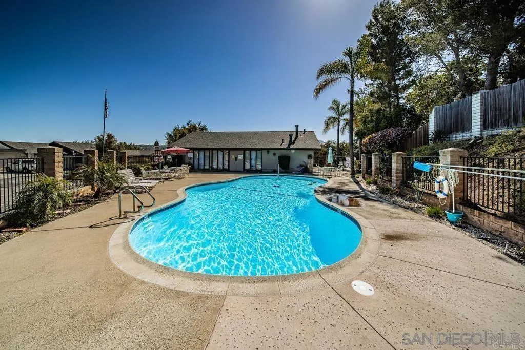 https://cdn.realtyfeed.com/cdn/127/250032165/8174bd68802deabf255dd06bbb6e2b98.webp