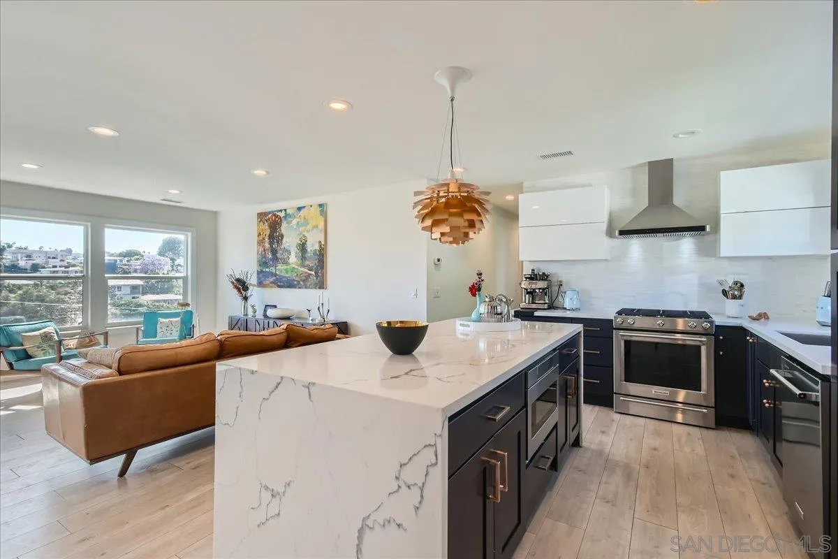 https://cdn.realtyfeed.com/cdn/127/250032171/239d249ac3df2294075129ffab9779df.webp