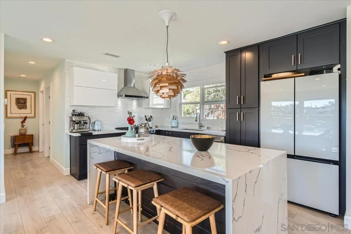 https://cdn.realtyfeed.com/cdn/127/250032171/4bae05a774afb7b13591dffa67a84e51.webp