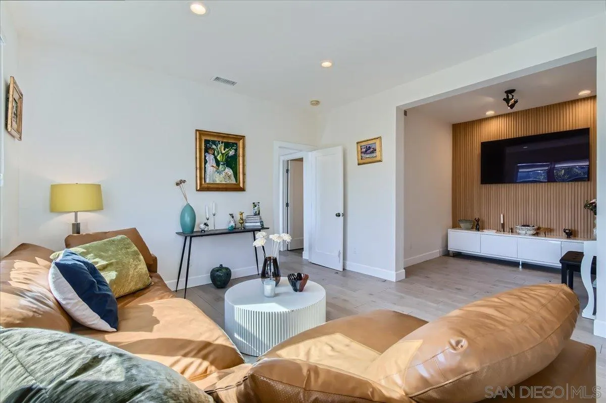 https://cdn.realtyfeed.com/cdn/127/250032171/af76a7d3f906e8815904d7786d5b7669.webp