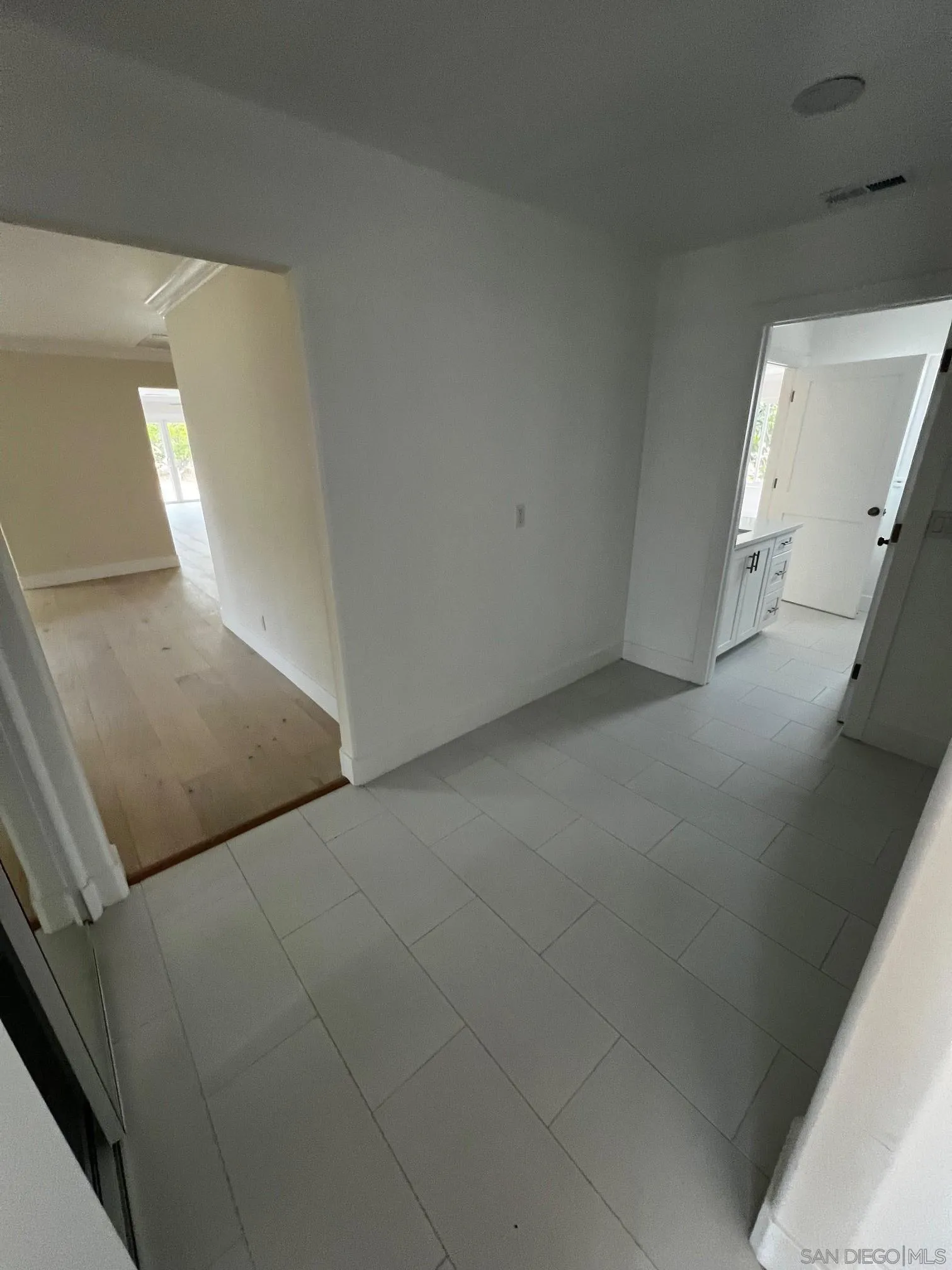 https://cdn.realtyfeed.com/cdn/127/250032174/b52d4d2ff1c7aaf6b3e3f5315a6038b2.webp