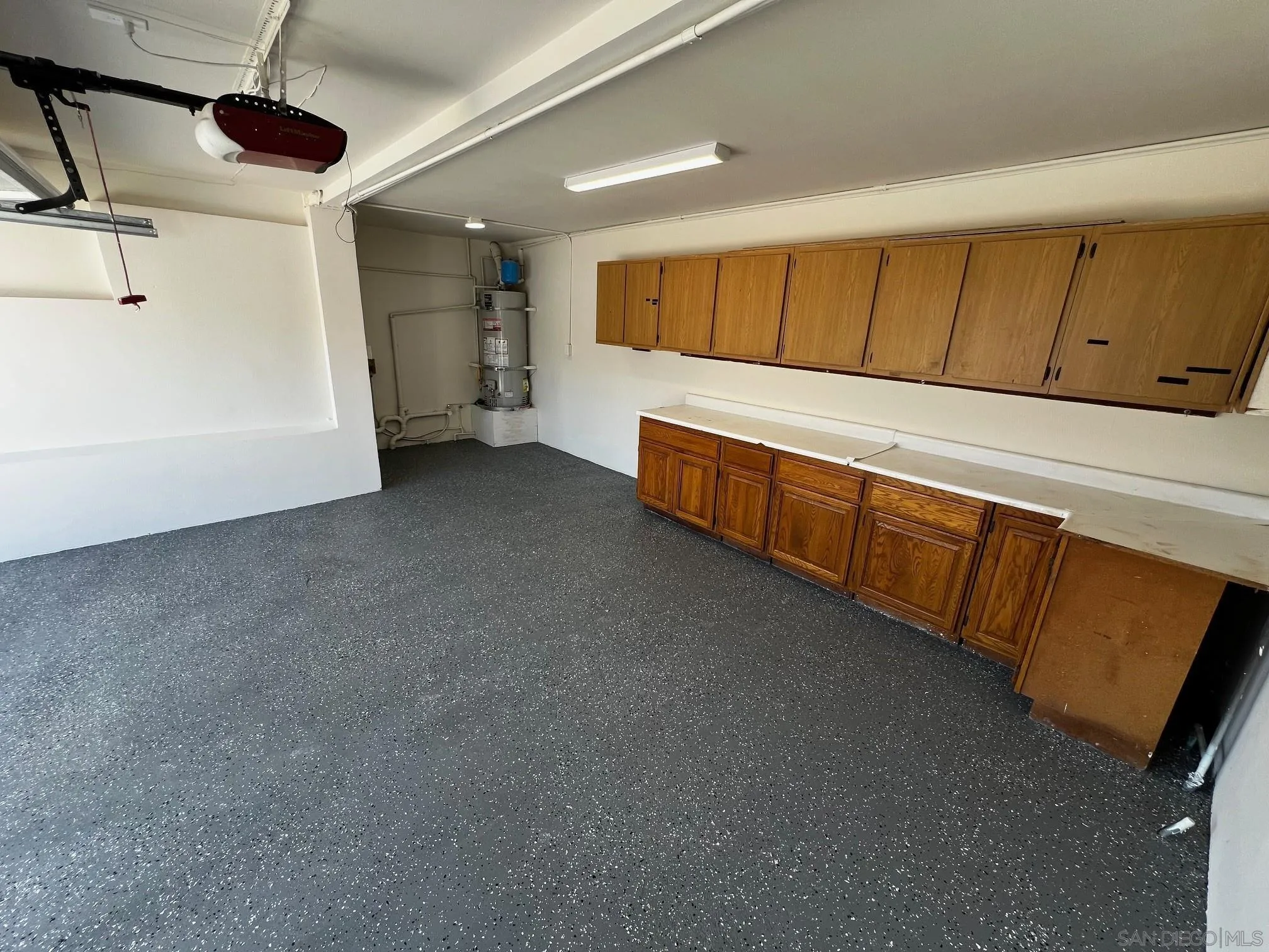 https://cdn.realtyfeed.com/cdn/127/250032175/c327f71b7270bfe385f09dc17186ea72.webp