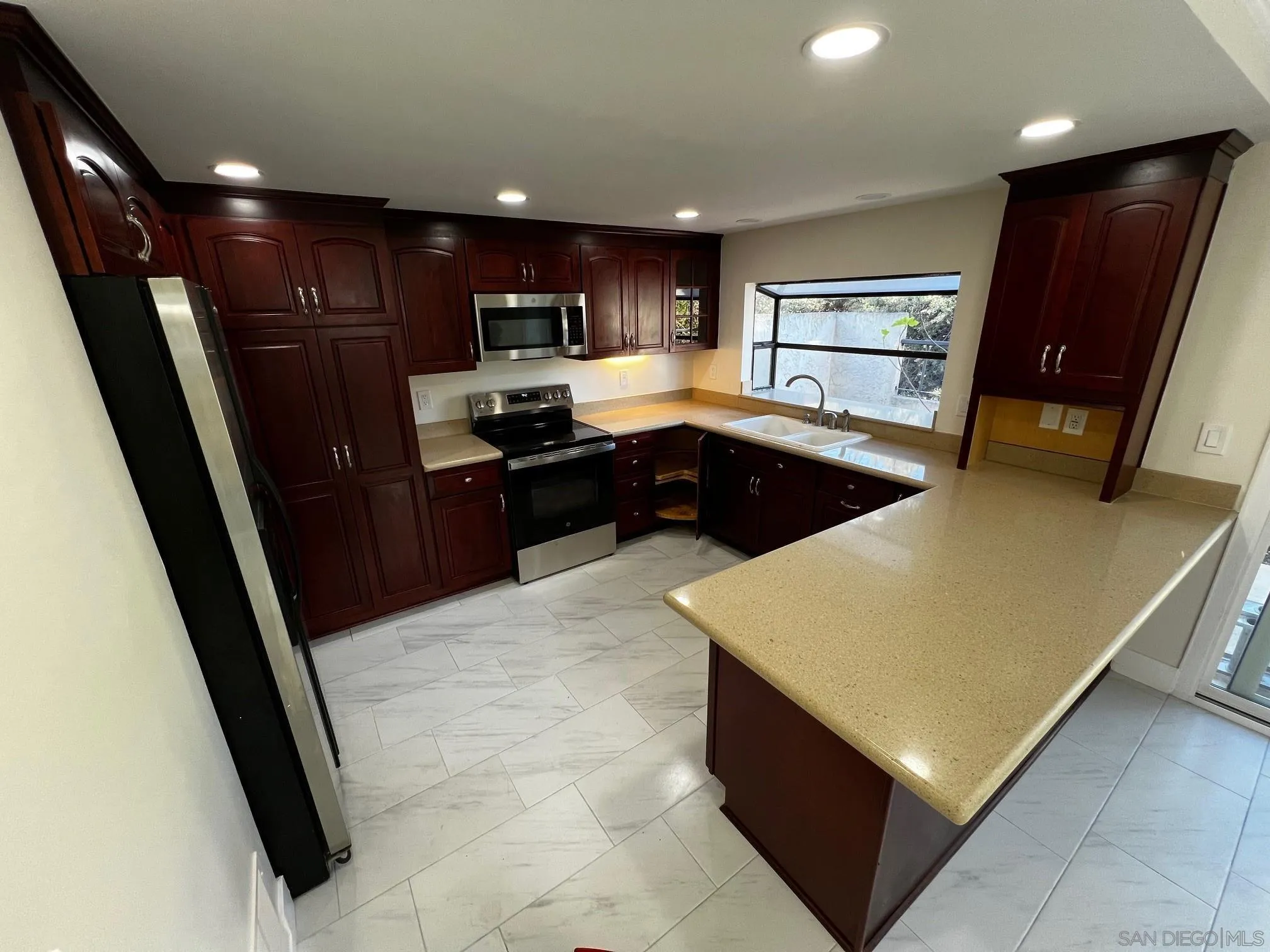 https://cdn.realtyfeed.com/cdn/127/250032175/ce7e06793aee87a08d00f7ba02ba7a22.webp