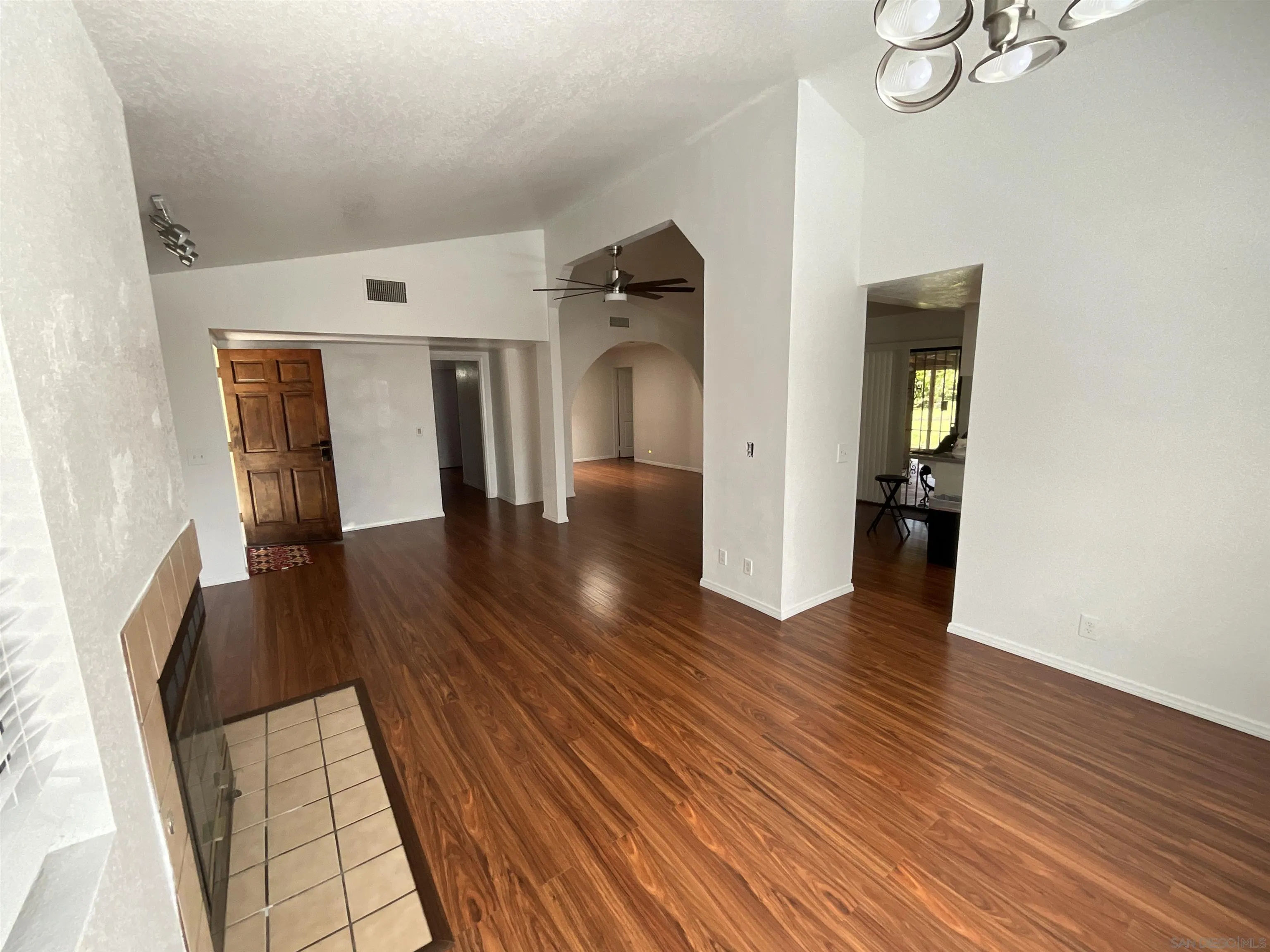 https://cdn.realtyfeed.com/cdn/127/250032188/078ddc185f08a8e838a38539bc38affe.webp