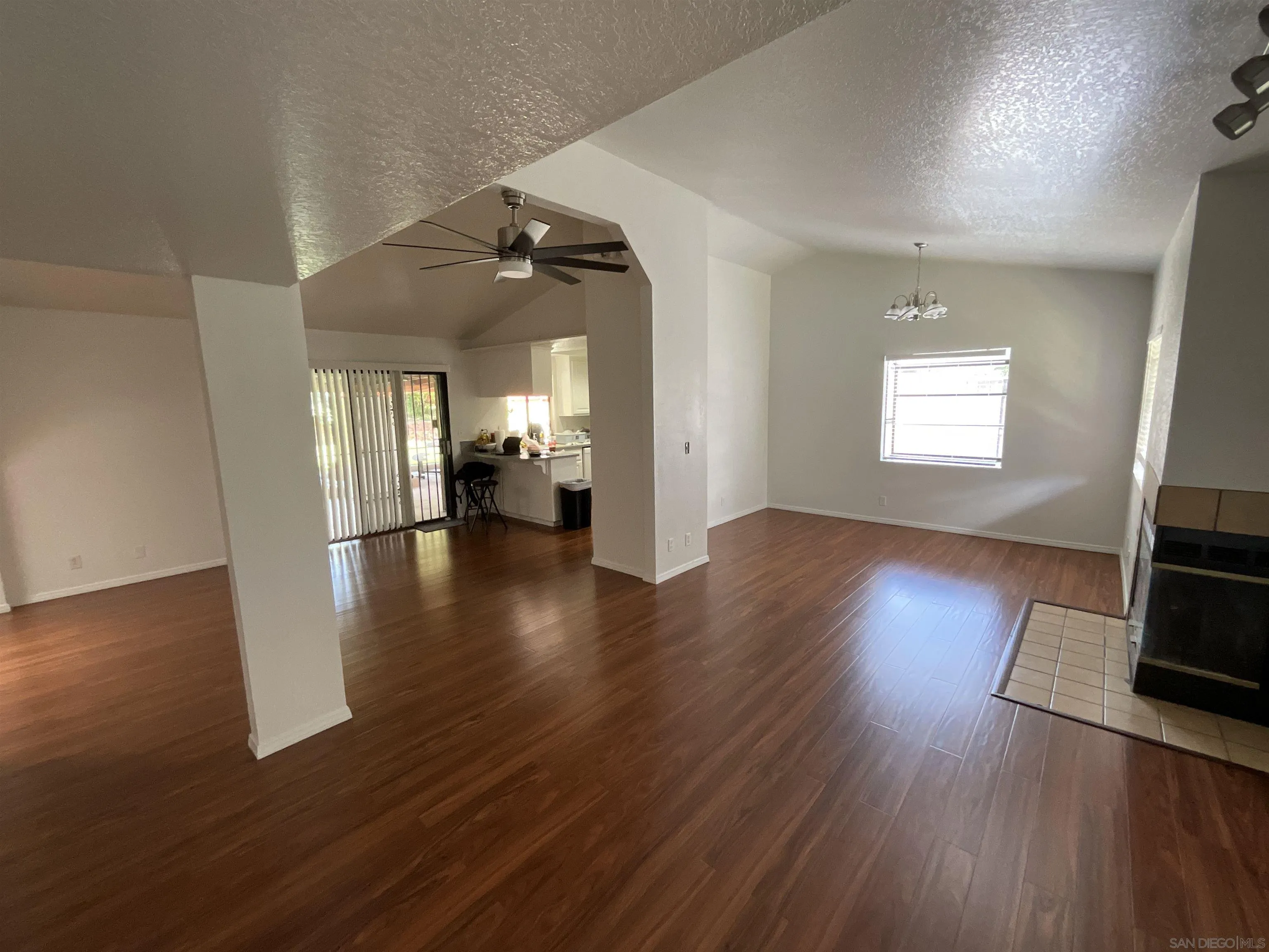 https://cdn.realtyfeed.com/cdn/127/250032188/337922786bd5e806cc1fd4c64c78354d.webp