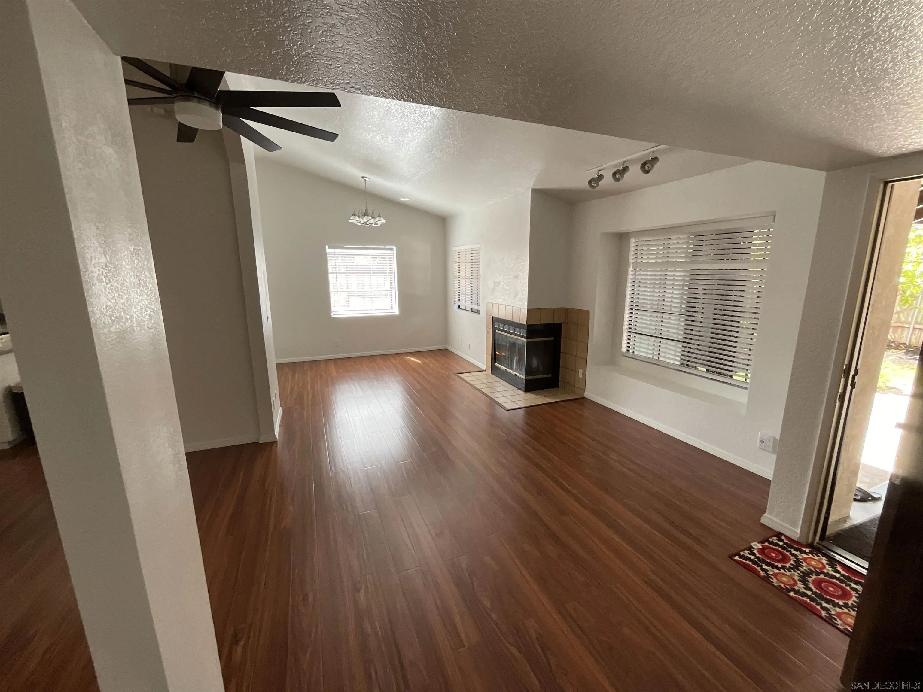 https://cdn.realtyfeed.com/cdn/127/250032188/e99b19900edf502b96414e4278052fce.webp