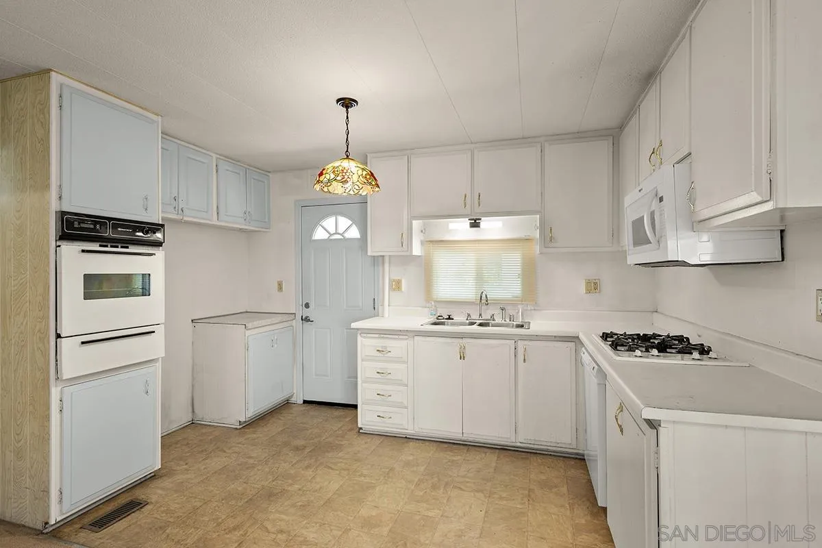 https://cdn.realtyfeed.com/cdn/127/250032189/1e0458415d7f5b81255ea0093772cbd4.webp