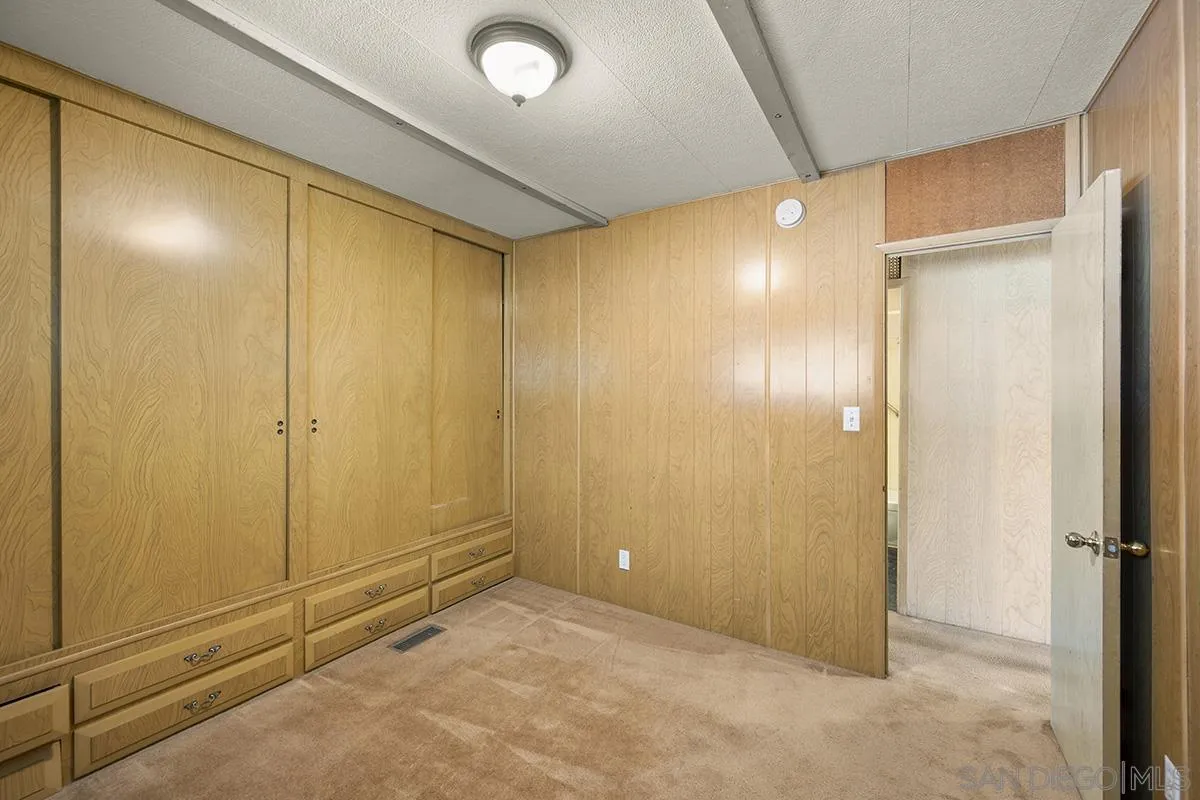 https://cdn.realtyfeed.com/cdn/127/250032189/3a73df0b7b843ad4372560b0b71d7d64.webp