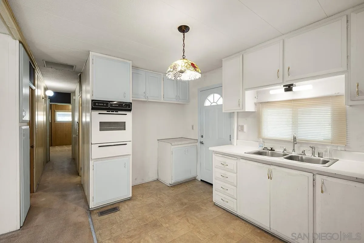 https://cdn.realtyfeed.com/cdn/127/250032189/90a2d7002bf9751e1dce52bdadaa27f0.webp