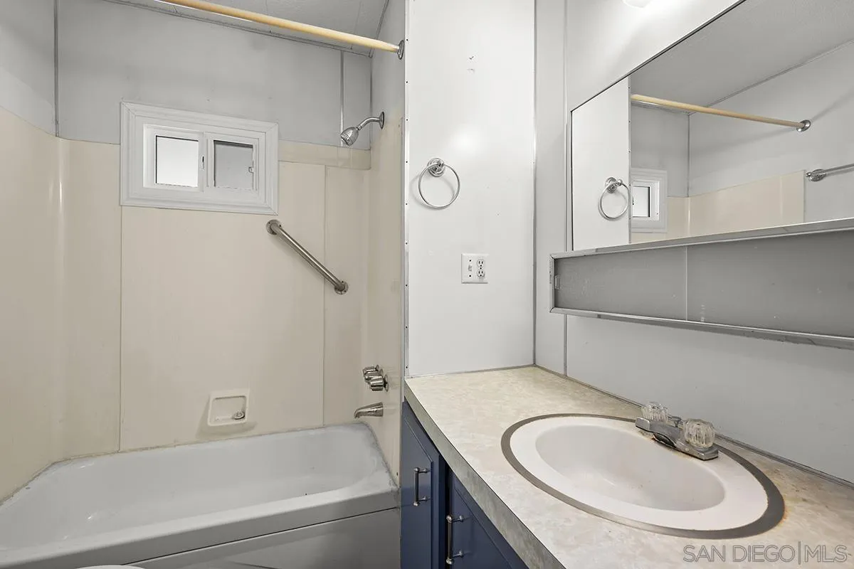 https://cdn.realtyfeed.com/cdn/127/250032189/b68f7ddcc6c0f0bc4819fced62a71aab.webp