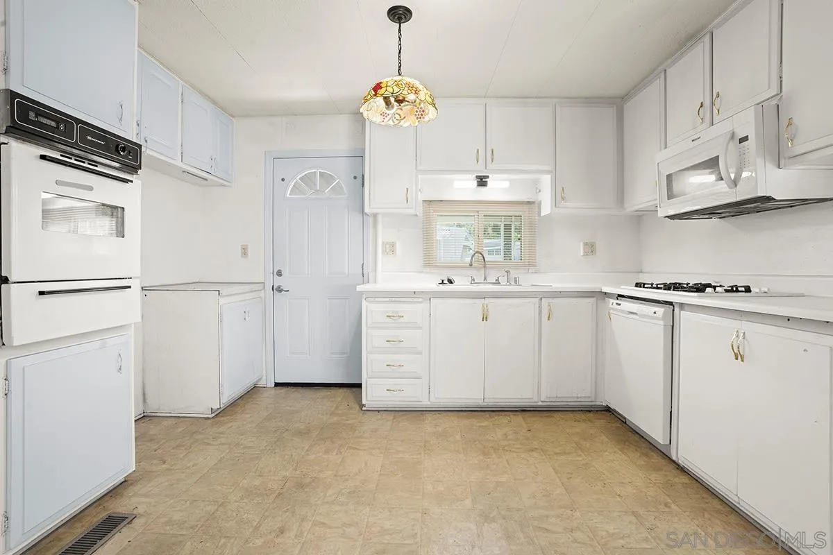 https://cdn.realtyfeed.com/cdn/127/250032189/c09b9d657e99b57d5b3426fefb4ddb02.webp