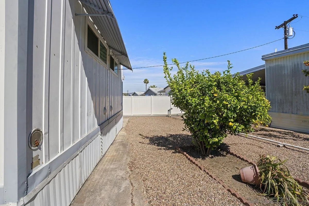 https://cdn.realtyfeed.com/cdn/127/250032189/f2ad8bef7fbee7929dbb6987269f0b06.webp