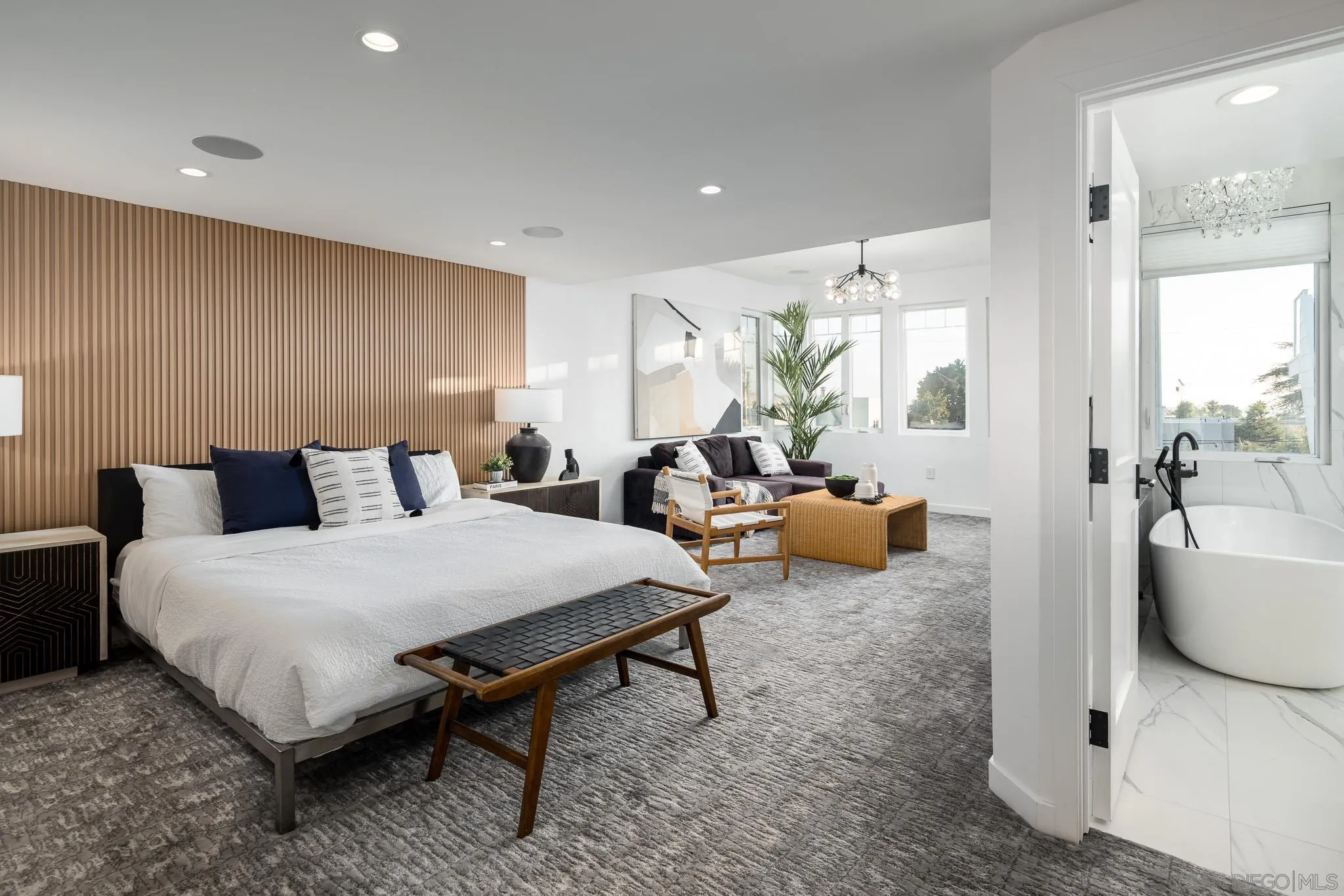 https://cdn.realtyfeed.com/cdn/127/250032200/4cb56b6e62e8a1cbb02985ce6f75f15e.webp
