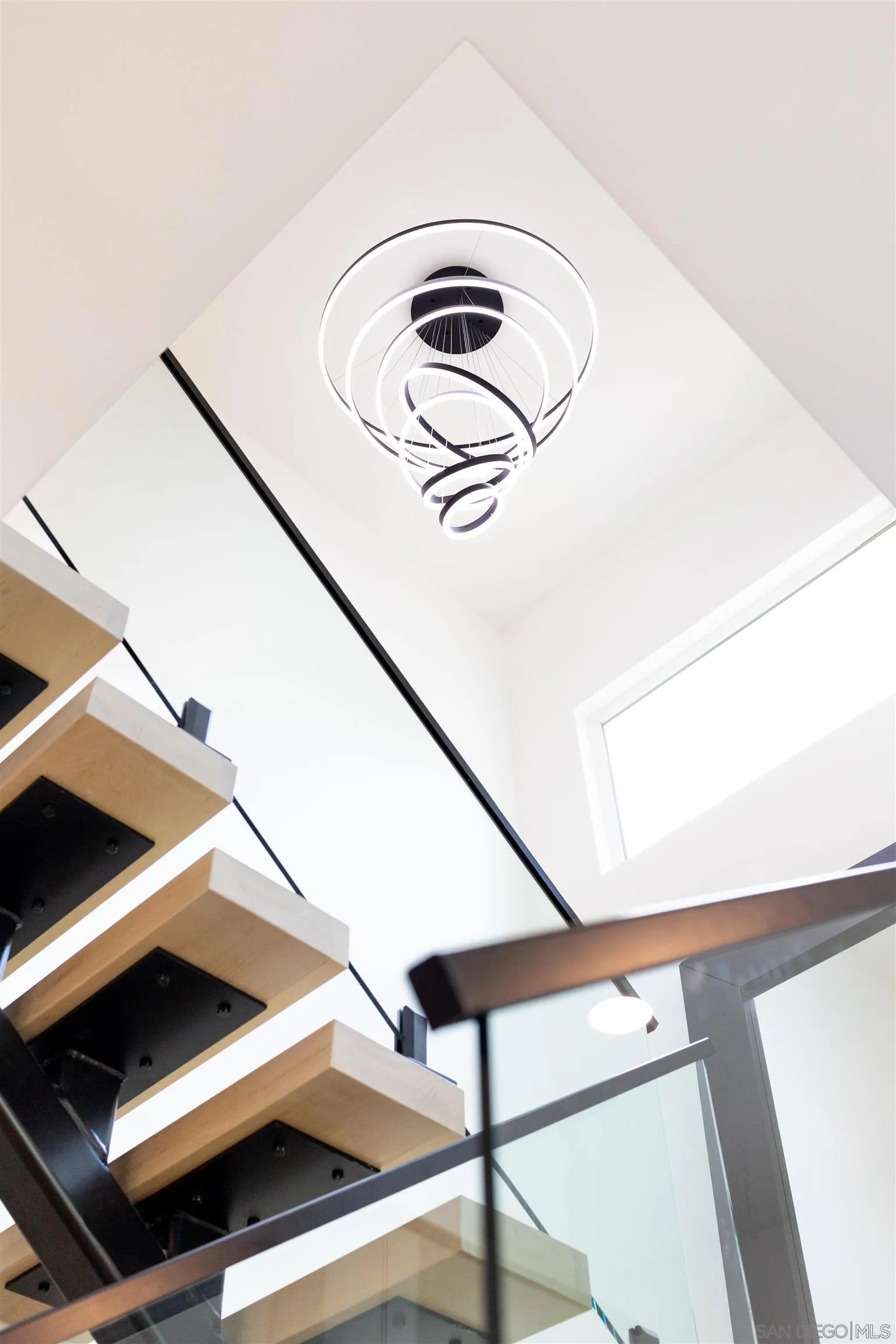 https://cdn.realtyfeed.com/cdn/127/250032200/dd99f4664120aa53f7fee0c8ec92d58e.webp