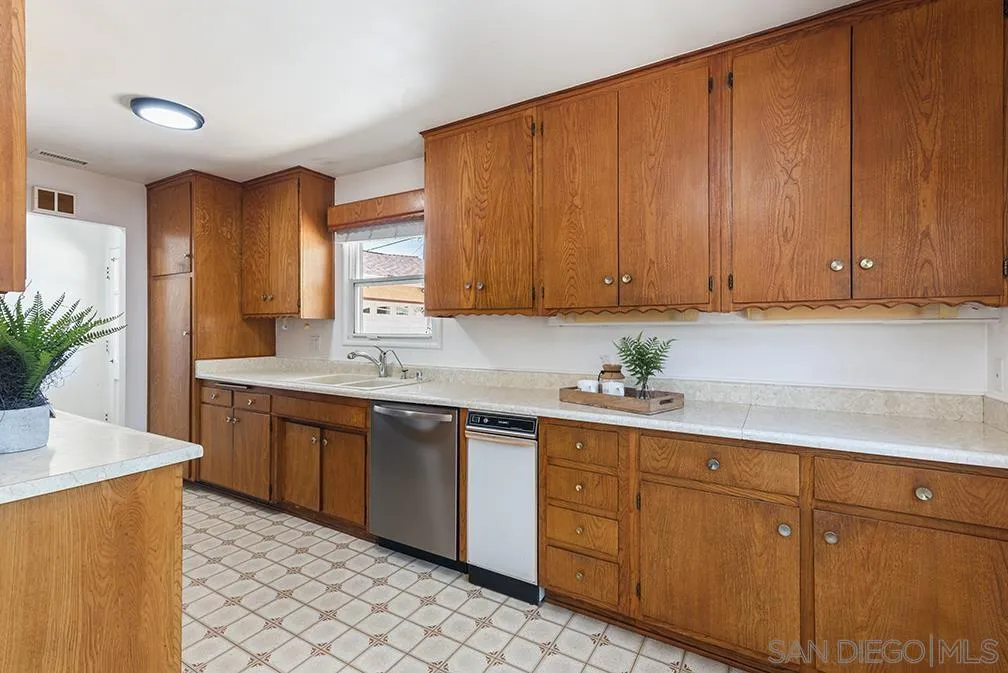 https://cdn.realtyfeed.com/cdn/127/250032216/2970475c0880ab33cb1c6b47cabdbe72.webp