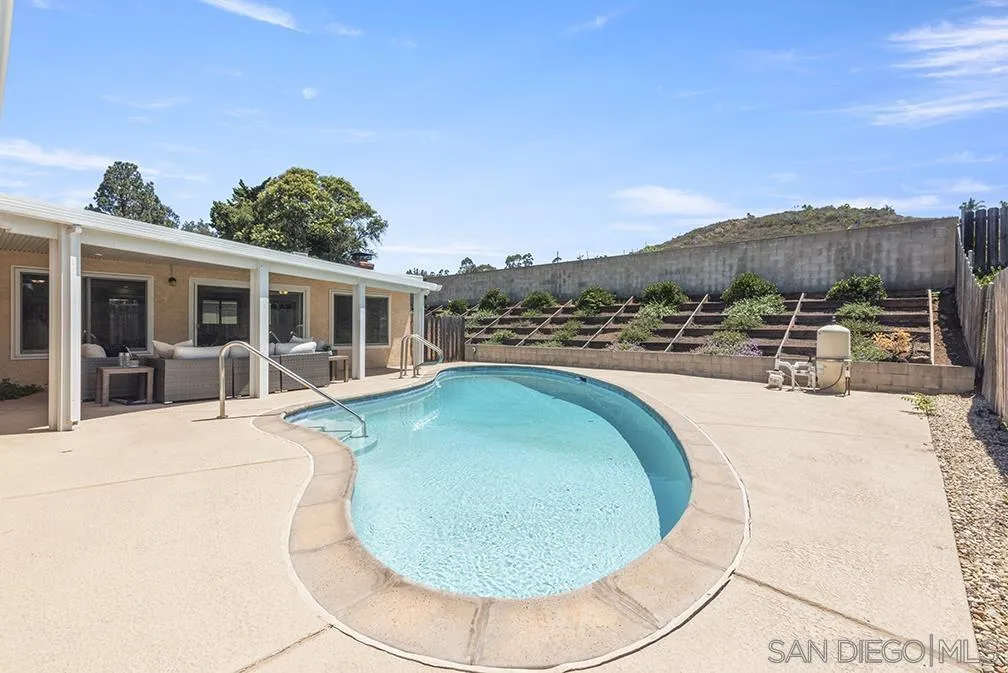 https://cdn.realtyfeed.com/cdn/127/250032216/2d6dbb3c65c7cbe6f6ecb093f9749e54.webp