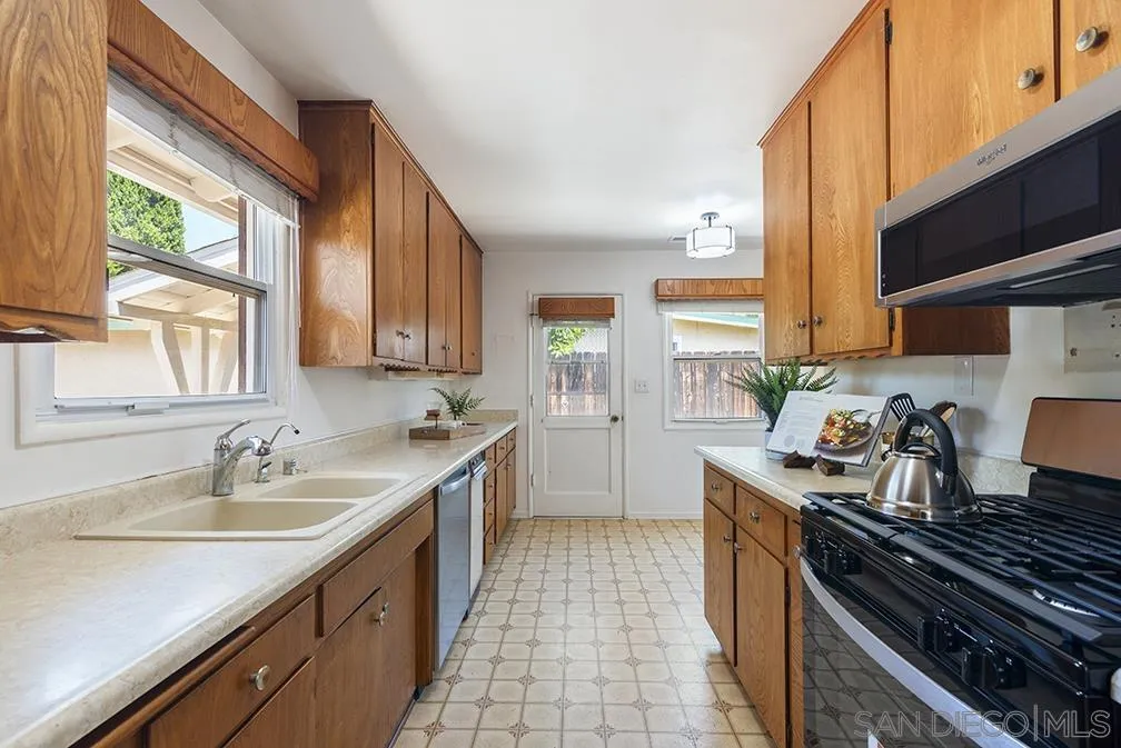 https://cdn.realtyfeed.com/cdn/127/250032216/52e1bf4d5650e16687d1f365d943b07a.webp